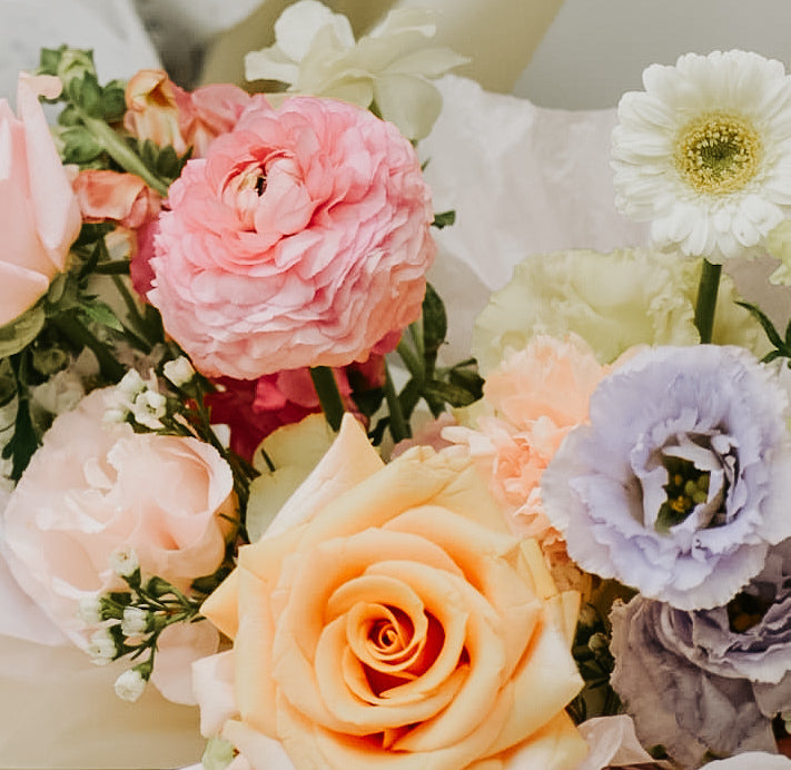 MIXED FLOWERS · ROUND BOX