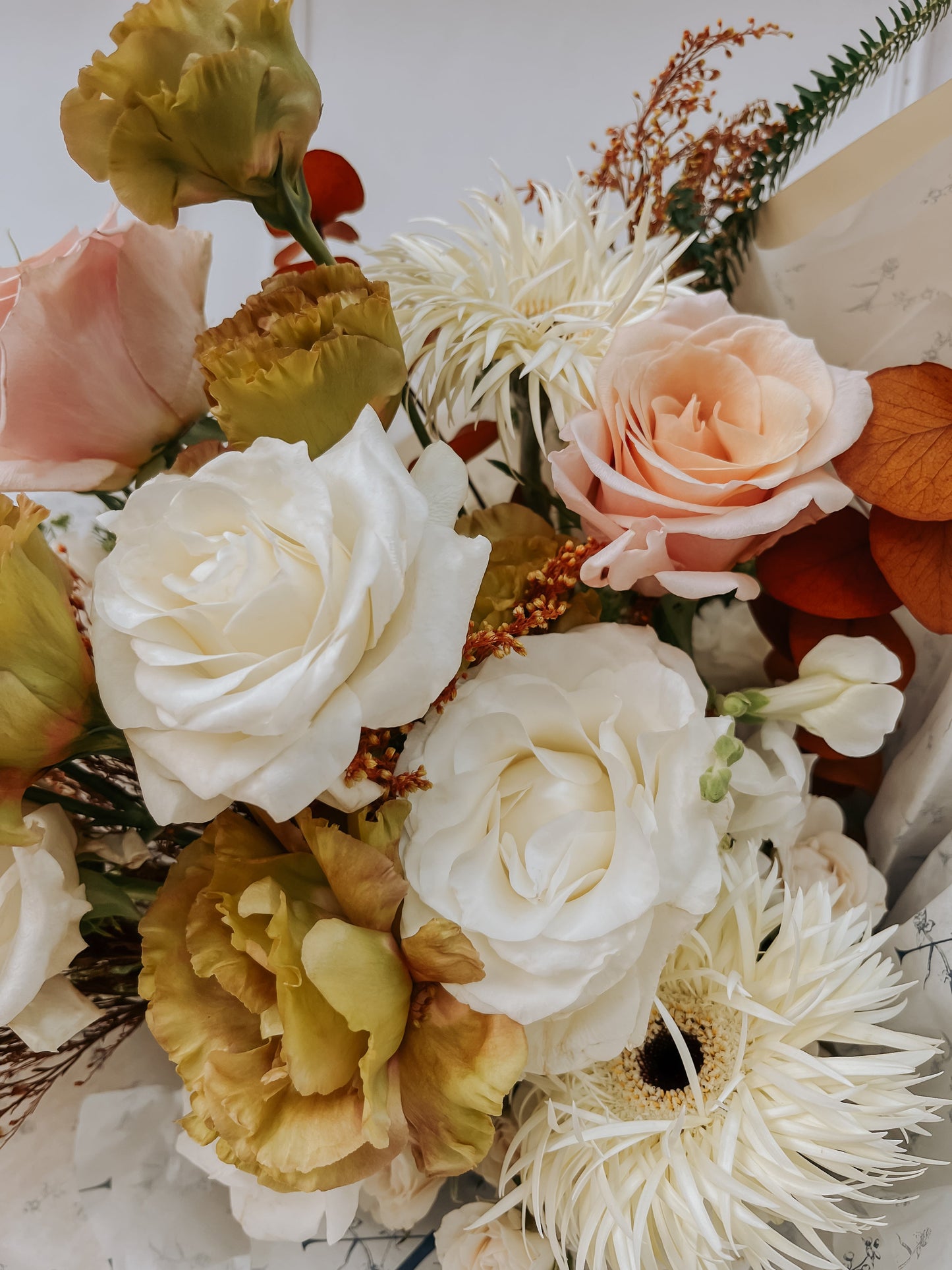 MIXED FLOWERS · GEOMETRIC BOX